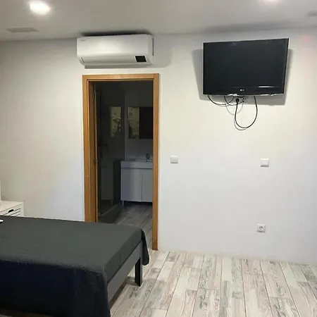 Charming With Pool And Jacuzzi - *