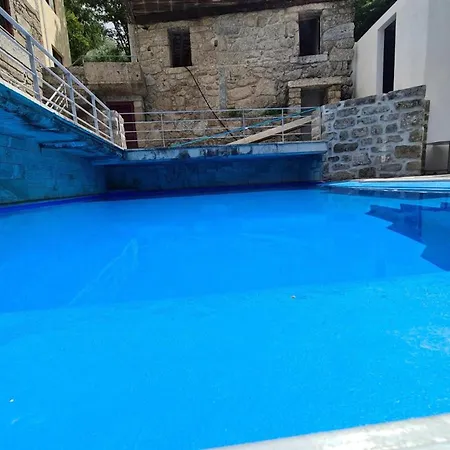 Charming With Pool And Jacuzzi - Villa