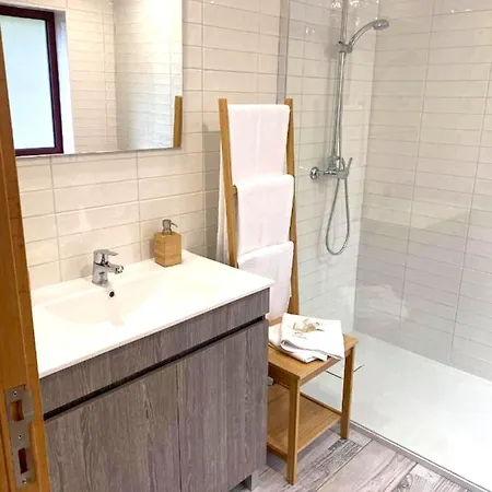 Charming With Pool And Jacuzzi -