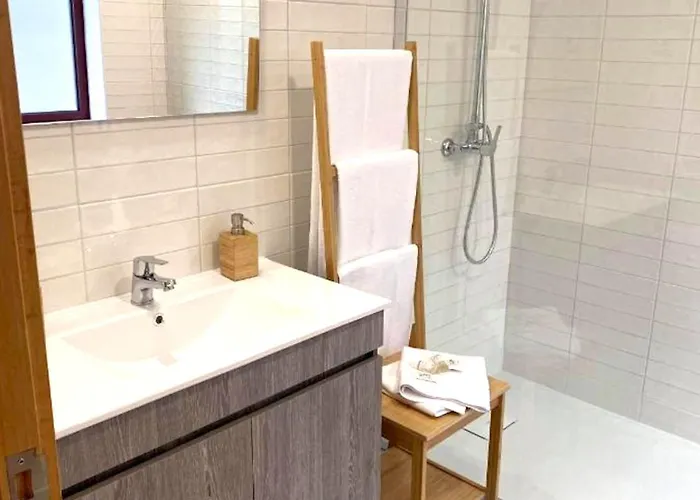 Charming With Pool And Jacuzzi -